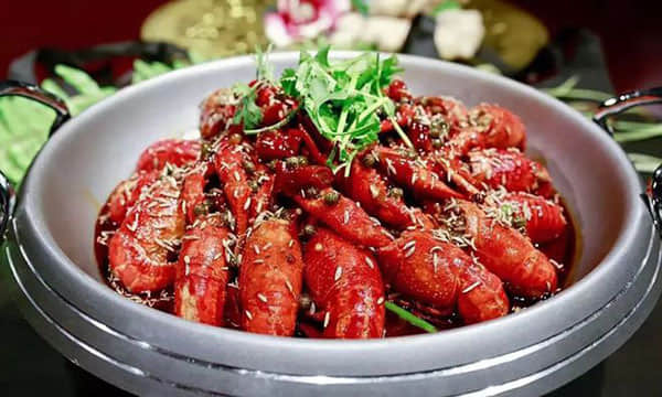女子每晚看见大量青蛙、黄鳝涌进家中！原因竟是吃了这种常见感冒药！医生提醒↘